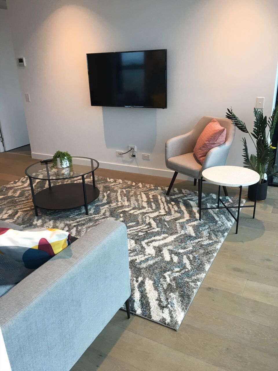 Melbourne CBD Airbnb - decorating on a budget