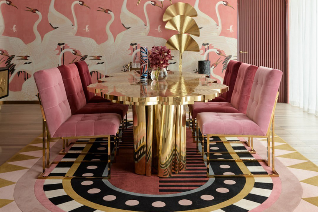A dining-room tastefully decorated in pastel pink shades, inspiration for a barbiecore interior.